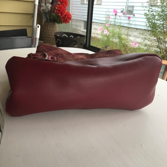 Tommy Hilfiger Handbag *EUC *Trending for FALL🍁 - Picture 7 of 14